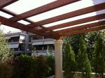 Ξύλινη πέργκολα με κασέτα pergola 8800 Markilux ανοιγοκλειόμενη.